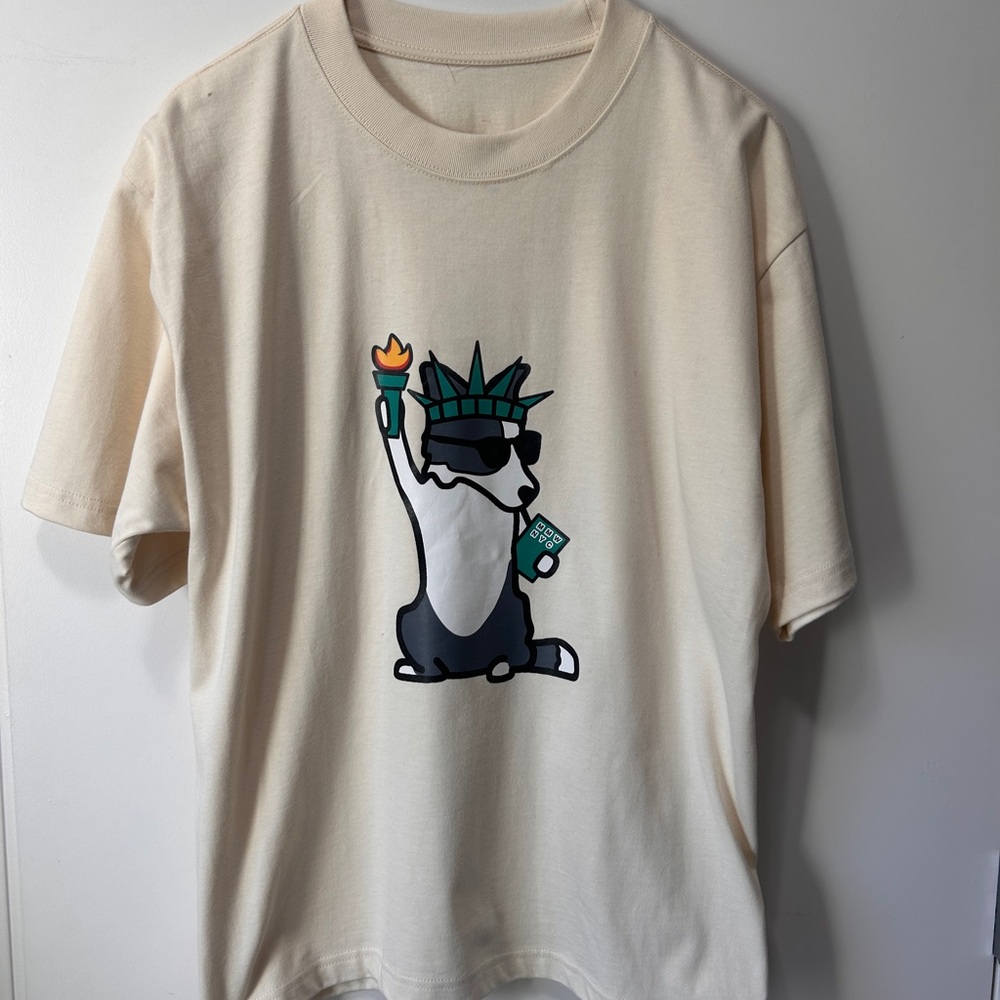 Statue of Liberty Dog Graphic T-Shirt